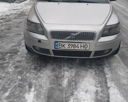 Серый Вольво В50, объемом двигателя 2 л и пробегом 250 тыс. км за 5200 $, фото 1 на Automoto.ua