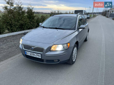 Вольво V50 2004 у Києві на Automoto.ua Сірий Вольво V50, об'ємом двигуна 2.44 л та пробігом 299 тис. км за 6700 $, фото 1 на Automoto.ua