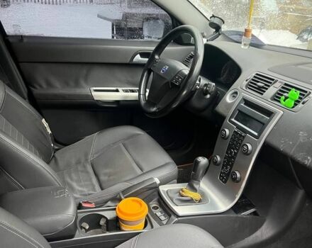 Серый Вольво В50, объемом двигателя 2.4 л и пробегом 307 тыс. км за 4300 $, фото 1 на Automoto.ua