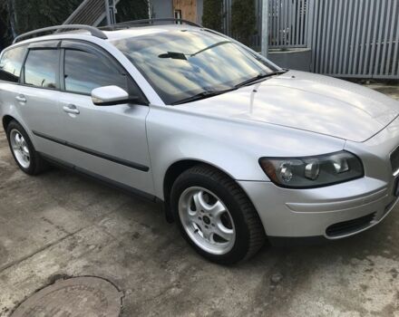 Серый Вольво В50, объемом двигателя 1.8 л и пробегом 322 тыс. км за 5000 $, фото 1 на Automoto.ua