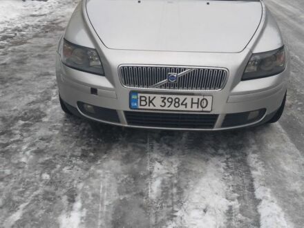 Серый Вольво В50, объемом двигателя 2 л и пробегом 370 тыс. км за 5200 $, фото 1 на Automoto.ua