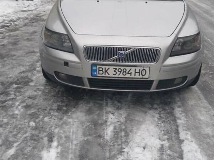 Вольво V50 2004 у Рівному на Automoto.ua Сірий Вольво V50, об'ємом двигуна 2 л та пробігом 350 тис. км за 6000 $, фото 1 на Automoto.ua