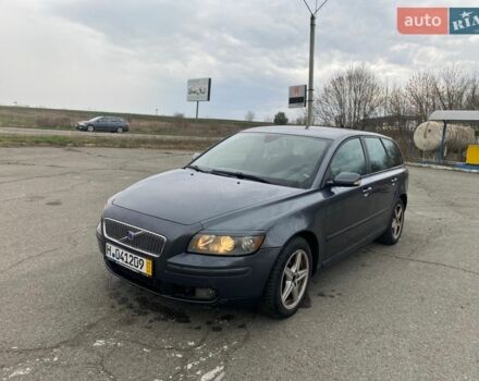 Сірий Вольво V50, об'ємом двигуна 2 л та пробігом 328 тис. км за 2999 $, фото 1 на Automoto.ua