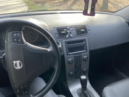 Вольво В50 2004 в Жовкве на Automoto.ua Серый Вольво В50, объемом двигателя 2 л и пробегом 348 тыс. км за 5500 $, фото 1 на Automoto.ua