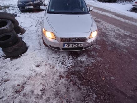 Сірий Вольво V50, об'ємом двигуна 2 л та пробігом 328 тис. км за 2800 $, фото 1 на Automoto.ua