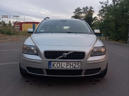 Вольво В50 2005 в Краматорске на Automoto.ua Серый Вольво В50, объемом двигателя 2 л и пробегом 250 тыс. км за 3022 $, фото 1 на Automoto.ua