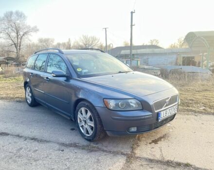 Серый Вольво В50, объемом двигателя 2 л и пробегом 220 тыс. км за 3450 $, фото 1 на Automoto.ua