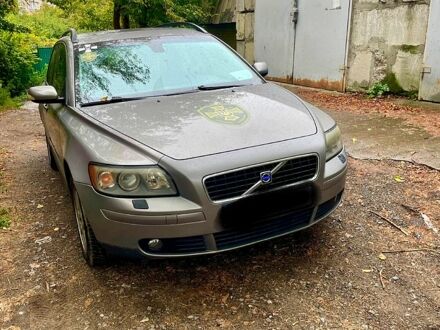 Серый Вольво В50, объемом двигателя 2.5 л и пробегом 280 тыс. км за 3700 $, фото 1 на Automoto.ua