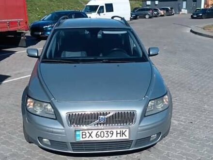 Серый Вольво В50, объемом двигателя 1.56 л и пробегом 320 тыс. км за 5200 $, фото 1 на Automoto.ua