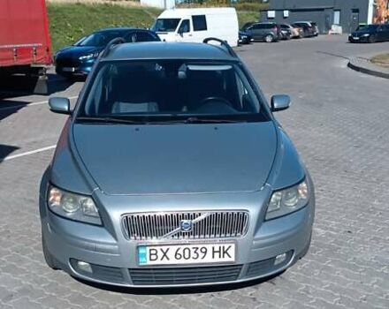 Серый Вольво В50, объемом двигателя 1.56 л и пробегом 320 тыс. км за 5200 $, фото 1 на Automoto.ua