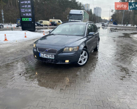 Серый Вольво В50, объемом двигателя 2 л и пробегом 356 тыс. км за 2799 $, фото 1 на Automoto.ua