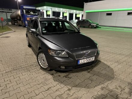 Сірий Вольво V50, об'ємом двигуна 2 л та пробігом 300 тис. км за 2750 $, фото 1 на Automoto.ua