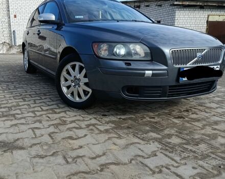 Сірий Вольво V50, об'ємом двигуна 2 л та пробігом 259 тис. км за 2499 $, фото 1 на Automoto.ua