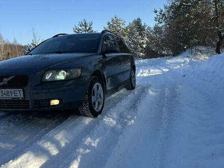 Серый Вольво В50, объемом двигателя 2 л и пробегом 300 тыс. км за 5600 $, фото 1 на Automoto.ua