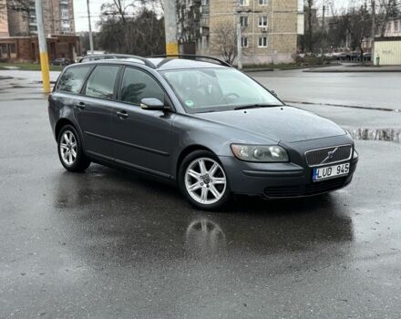Серый Вольво В50, объемом двигателя 2 л и пробегом 123 тыс. км за 2600 $, фото 1 на Automoto.ua