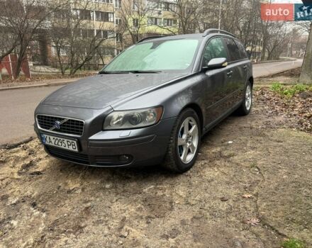 Серый Вольво В50, объемом двигателя 2.52 л и пробегом 252 тыс. км за 7100 $, фото 1 на Automoto.ua