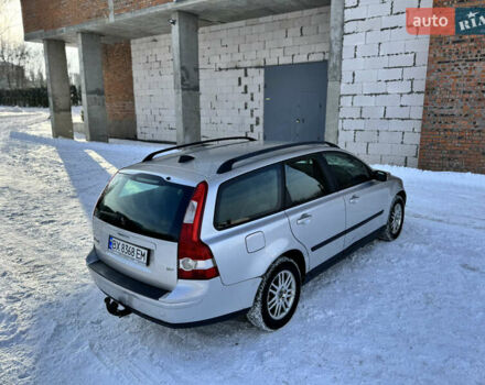 Серый Вольво В50, объемом двигателя 1.8 л и пробегом 228 тыс. км за 3500 $, фото 1 на Automoto.ua