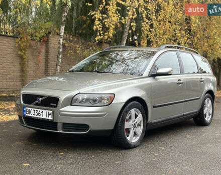 Серый Вольво В50, объемом двигателя 1.56 л и пробегом 373 тыс. км за 4650 $, фото 1 на Automoto.ua