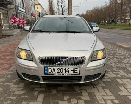 Серый Вольво В50, объемом двигателя 1.8 л и пробегом 277 тыс. км за 5000 $, фото 1 на Automoto.ua