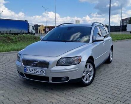 Серый Вольво В50, объемом двигателя 2.44 л и пробегом 317 тыс. км за 6600 $, фото 1 на Automoto.ua