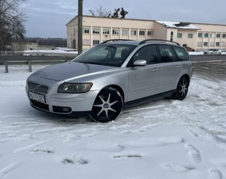 Серый Вольво В50, объемом двигателя 2 л и пробегом 365 тыс. км за 2900 $, фото 1 на Automoto.ua