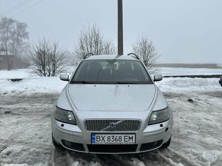 Серый Вольво В50, объемом двигателя 1.8 л и пробегом 250 тыс. км за 4000 $, фото 1 на Automoto.ua