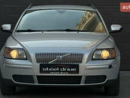 Серый Вольво В50, объемом двигателя 1.8 л и пробегом 277 тыс. км за 5699 $, фото 1 на Automoto.ua