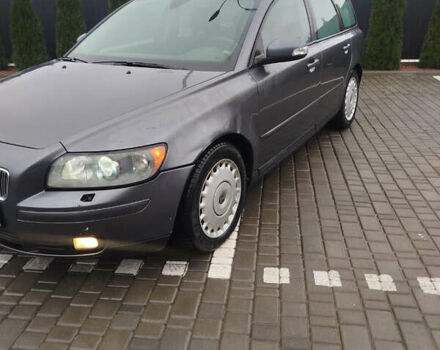 Сірий Вольво V50, об'ємом двигуна 2 л та пробігом 300 тис. км за 2750 $, фото 1 на Automoto.ua