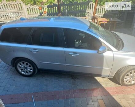 Сірий Вольво V50, об'ємом двигуна 2 л та пробігом 300 тис. км за 5500 $, фото 1 на Automoto.ua