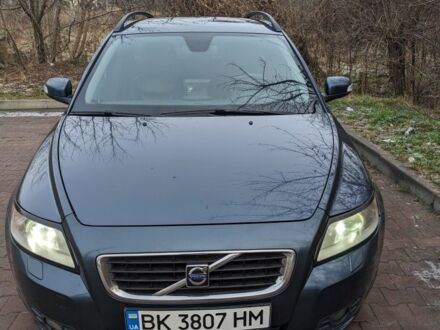 Серый Вольво В50, объемом двигателя 1.6 л и пробегом 390 тыс. км за 5700 $, фото 1 на Automoto.ua