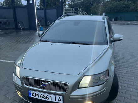 Серый Вольво В50, объемом двигателя 1.6 л и пробегом 280 тыс. км за 5800 $, фото 1 на Automoto.ua