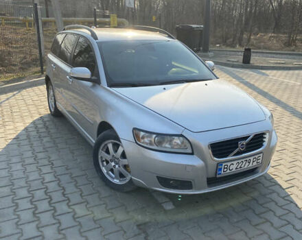 Серый Вольво В50, объемом двигателя 2 л и пробегом 317 тыс. км за 5100 $, фото 1 на Automoto.ua