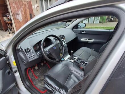 Вольво V50 2007 у Івано-Франківську на Automoto.ua Сірий Вольво V50, об'ємом двигуна 2 л та пробігом 295 тис. км за 7500 $, фото 1 на Automoto.ua