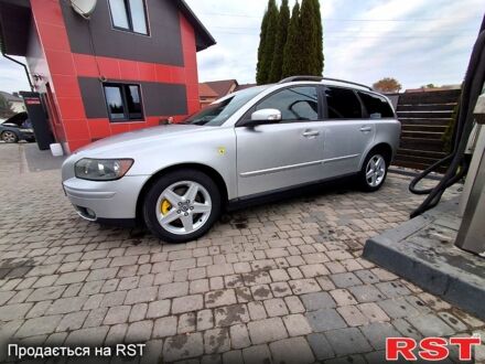 Серый Вольво В50, объемом двигателя 2 л и пробегом 298 тыс. км за 7000 $, фото 1 на Automoto.ua