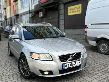 Сірий Вольво V50, об'ємом двигуна 1.98 л та пробігом 216 тис. км за 6400 $, фото 1 на Automoto.ua