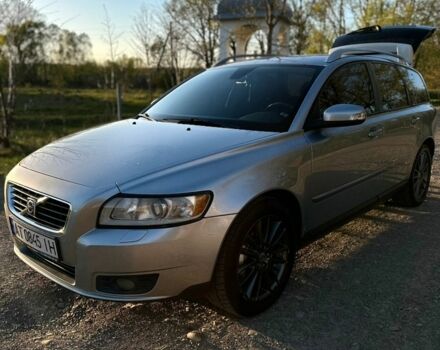 Сірий Вольво V50, об'ємом двигуна 2 л та пробігом 243 тис. км за 6500 $, фото 1 на Automoto.ua