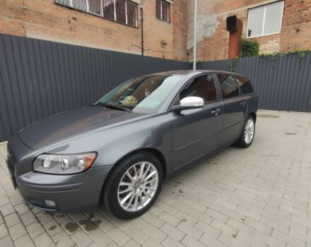 Сірий Вольво V50, об'ємом двигуна 2 л та пробігом 348 тис. км за 3700 $, фото 1 на Automoto.ua