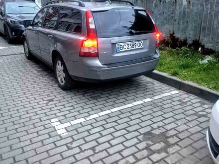 Серый Вольво В50, объемом двигателя 1.6 л и пробегом 366 тыс. км за 6300 $, фото 1 на Automoto.ua