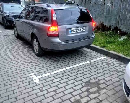 Серый Вольво В50, объемом двигателя 1.6 л и пробегом 366 тыс. км за 6300 $, фото 1 на Automoto.ua