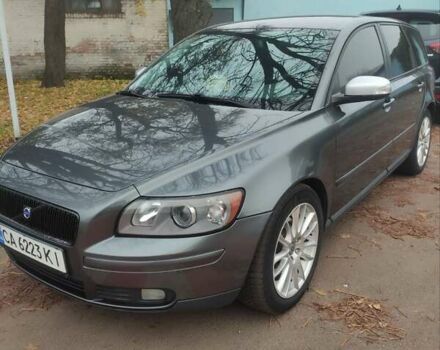 Серый Вольво В50, объемом двигателя 2 л и пробегом 342 тыс. км за 4200 $, фото 1 на Automoto.ua