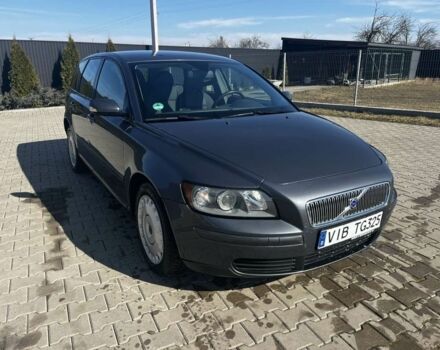 Серый Вольво В50, объемом двигателя 2 л и пробегом 240 тыс. км за 2400 $, фото 1 на Automoto.ua