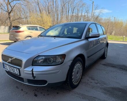 Серый Вольво В50, объемом двигателя 2 л и пробегом 250 тыс. км за 2500 $, фото 1 на Automoto.ua