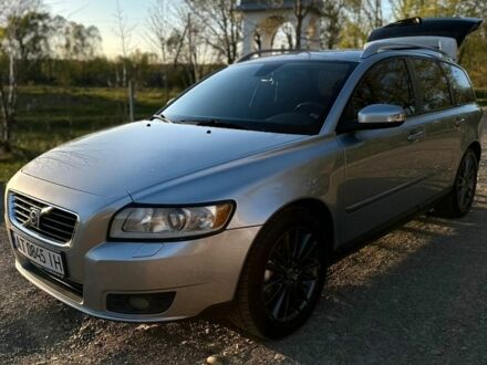 Сірий Вольво V50, об'ємом двигуна 2 л та пробігом 243 тис. км за 6400 $, фото 1 на Automoto.ua