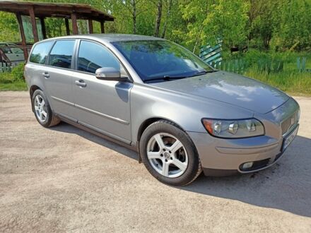 Вольво V50 2007 у Коростене на Automoto.ua Сірий Вольво V50, об'ємом двигуна 2 л та пробігом 255 тис. км за 6600 $, фото 1 на Automoto.ua
