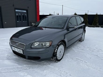 Серый Вольво В50, объемом двигателя 2 л и пробегом 245 тыс. км за 2700 $, фото 1 на Automoto.ua