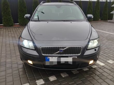 Серый Вольво В50, объемом двигателя 2 л и пробегом 333 тыс. км за 2200 $, фото 1 на Automoto.ua