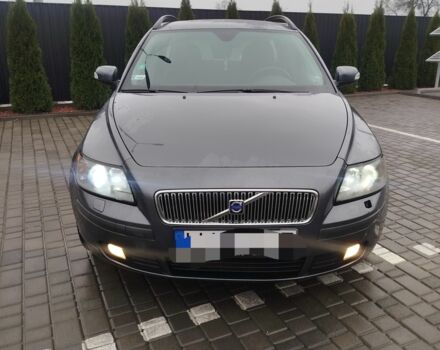 Серый Вольво В50, объемом двигателя 2 л и пробегом 333 тыс. км за 2200 $, фото 1 на Automoto.ua