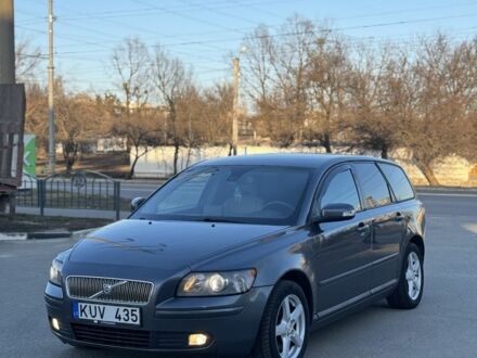 Серый Вольво В50, объемом двигателя 2 л и пробегом 299 тыс. км за 2950 $, фото 1 на Automoto.ua