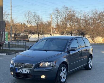 Серый Вольво В50, объемом двигателя 2 л и пробегом 299 тыс. км за 2950 $, фото 1 на Automoto.ua