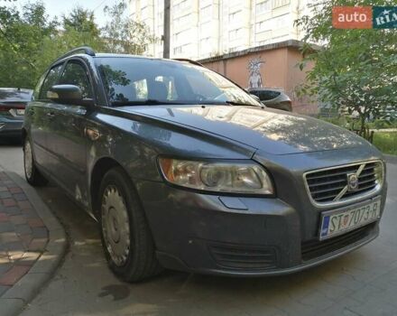 Серый Вольво В50, объемом двигателя 2 л и пробегом 425 тыс. км за 2600 $, фото 1 на Automoto.ua